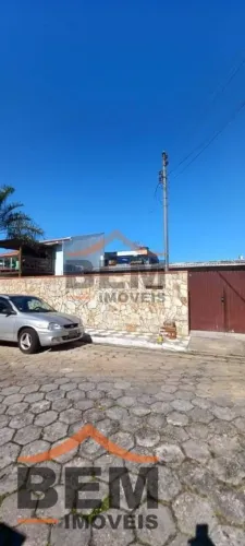 Casa para alugar com 2 quartos no bairro São João, em Itajaí.