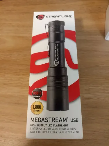 Lanterna Streamlight Megastrem USB 1.800 lumens 