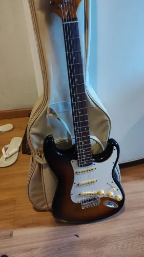 Vende se guitarra stratocaster SX + capa oficial da ARMOUR SEIZI
