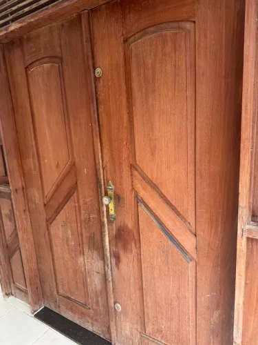 Porta e Janela de Madeira
