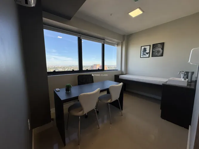 Sala comercial transformada em 2 consultórios, mobiliado, vaga de garagem, bairro Centro d