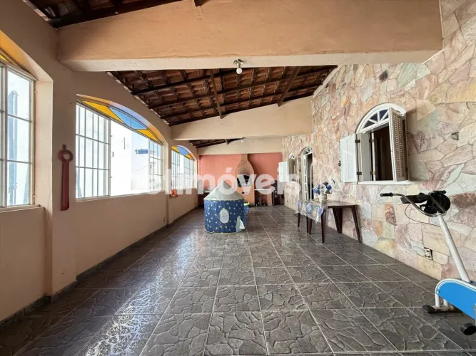 CASA E KITNETS À VENDA NO BAIRRO ACAIACA
