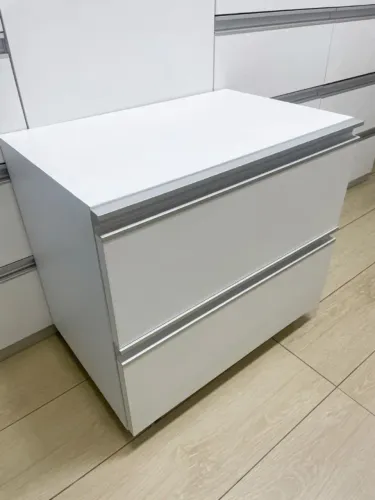 Mesa de cabeceira Tok&Stok branca 2 gavetas MDF (Parcela até 3X)