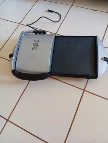 Vendo grill e sanduicheira 2 em 1chapa com cobertura 