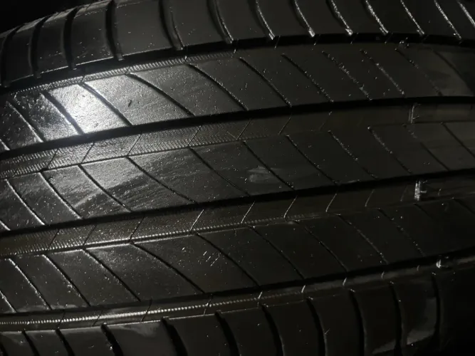 Pneu 215/55/17 Michelin Primacy semi novo sem defeito