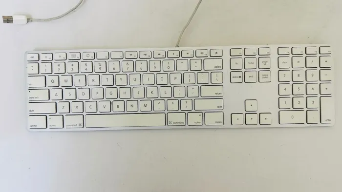 Teclado original Apple com fio
