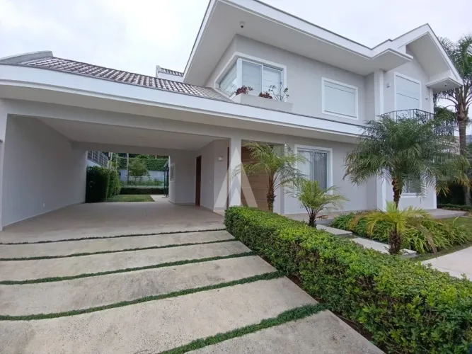 Sobrado com 3 quartos à venda no bairro Saguaçu em Joinville-SC por R$ 2.350.000,00.