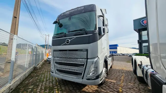 Volvo FH 460 6x2 2024/2025