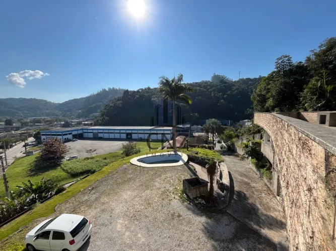 Terreno à venda ou permuta em Brusque-SC, Bairro São Pedro, com 1.296m² de área! Aproveite