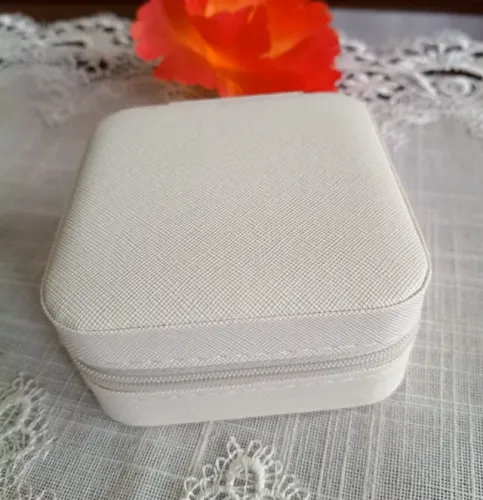 Porta Joias de Viagem Compacto Organizador Creme 10x10 cm