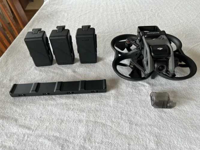 Drone DJI Avata com motores AxisFlying 3 baterias, mochila e hub de 4 baterias