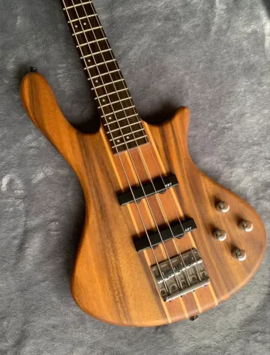 Baixo Washburn Taurus Passivo 4 cordas