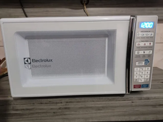 Microondas Electrolux,27L,220V, entrego e dou garantia