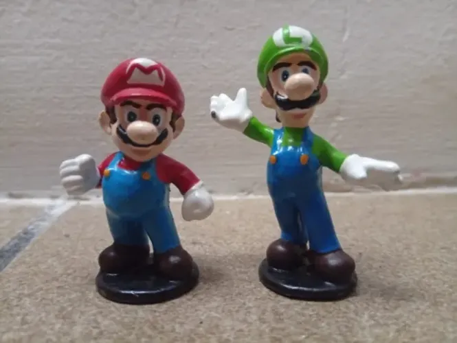 Miniatura feita de chumbo Mario Bros e luige 