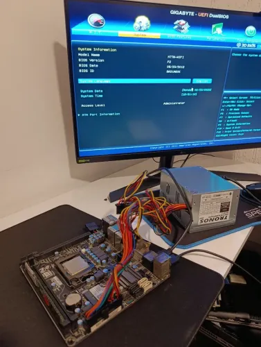 Placa mãe gigabyte h77n wi-fi + Pentium g2020+ 4 gb de ram