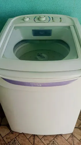 Vendo máquina de lavar Electrolux 13 kg moderna Semi Nova