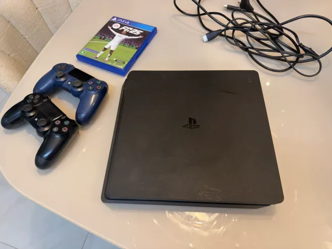 PS4 SLIM + 2 CONTROLES ORIGINAIS + 2 JOGOS