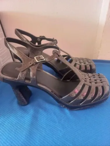 Sandalia melissa ,preta com gliter na numeração 39/40