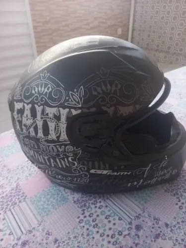 Vendo capacete pra colocar a viseira