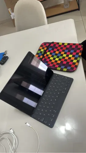 Ipad 7ª geração 128gb + teclado e cabo original