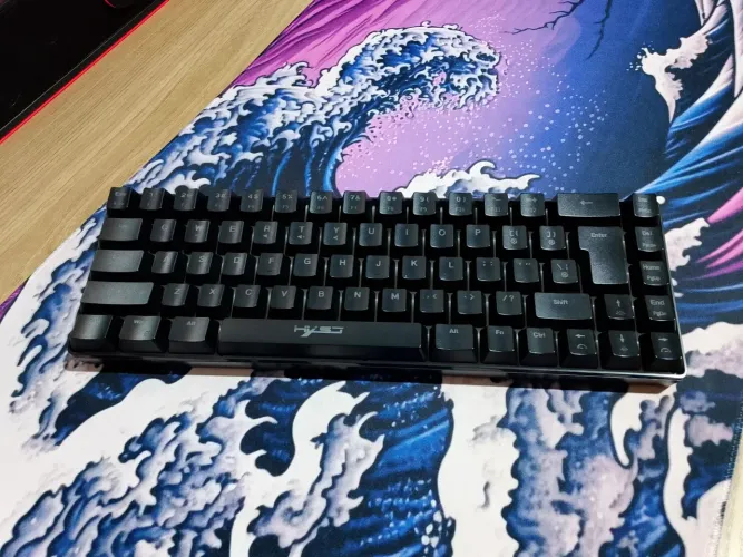 Teclado semi mecânico 65%