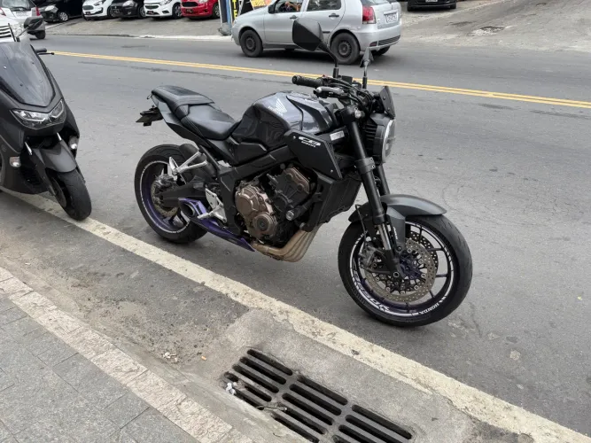 Moto muito nova para pessoas exigentes