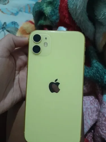 Vendo iPhone 11 amarelo, PARA SAIR RÁPIDO!