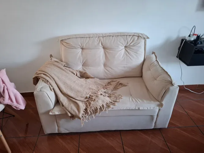 Sofá Opala Premium ( suede /creme ) com 2 mantas adicionais 