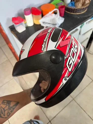 Vendo capacete GOW TAMANHO 60 