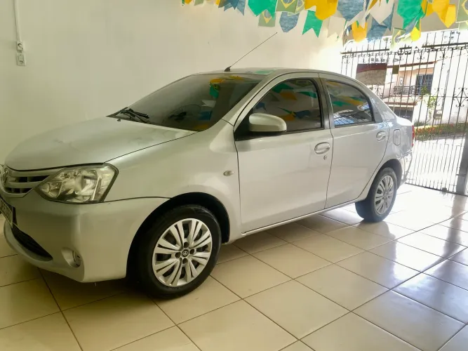 Toyota Etios XS Sedan 1.5 Flex 16V 4P Mec. 2016