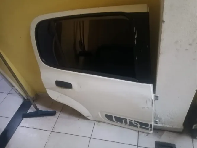 Porta traseira direita uno Vivace