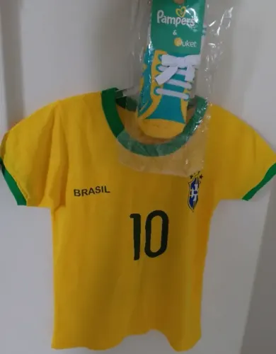 Camisa do Brasil e Meias Puket tamanho 1 a 2 anos