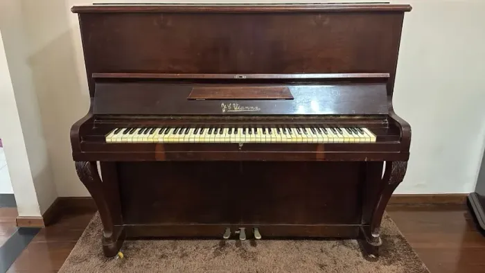 Piano J. C. Vianna Vertical