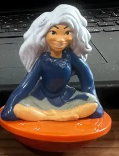 personagem Sisu (em sua forma humana) do filme da Disney Raya e o Último Dragão