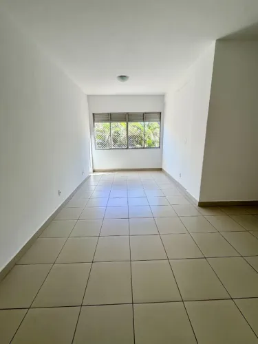 Apartamento de 2 quartos, garagem coberta, bairro Araes 