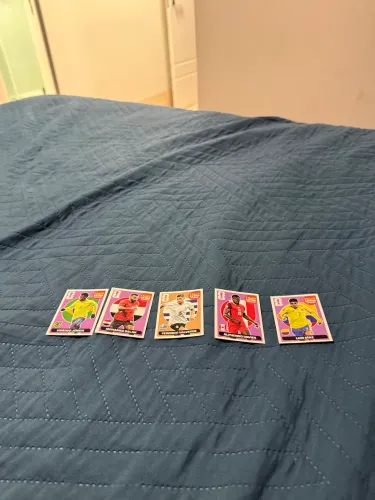 figurinha do vinicius júnior legend+valverde +luis dias +mohamed salah +alphonso daves