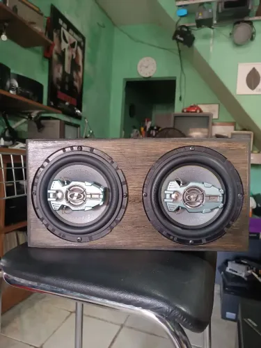 Vendo esta linda caixa de som Artesanal