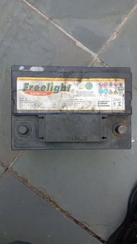Bateria automotiva 60 amperes usada