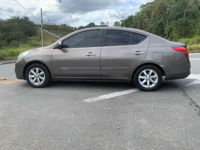 Nissan Versa SL 1.6 16V Flex Fuel 4P Mec. 2014