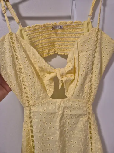 Vestido no laise cor amarelo - tamanho 40