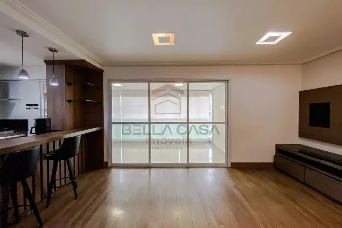 Apartamento de 107 m² oferece o equilíbrio perfeito entre espaço e comodidades moderna.