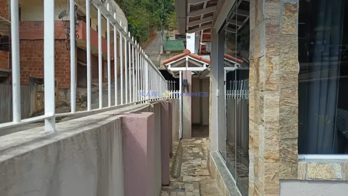 Casa à venda, toda reformada, com 4 Quartos (1 Suíte), Garagem para 3 Carros Próxima a No