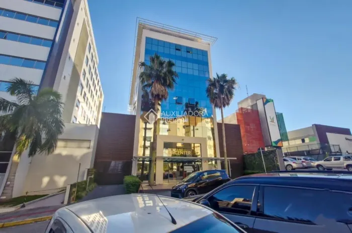 Sala Comercial Semimobiliada para Locação - 381 m², 7 Salas, 8 Vagas e Portaria 24h