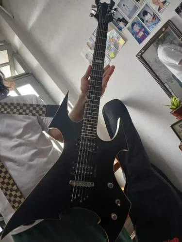 Guitarra B.C. Rich Beast