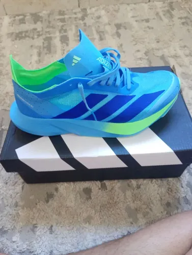 Tênis Adidas usado apenas uma vez 