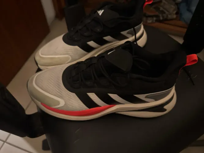 Vendo tênis adidas Alpha Response