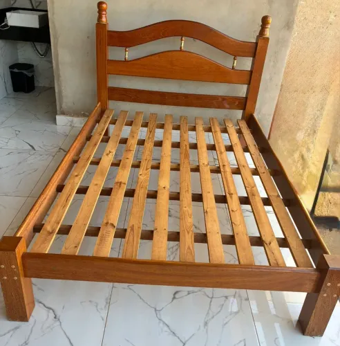Cama Casal de madeira maciça