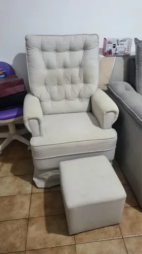 Poltrona Amamentação + Puff