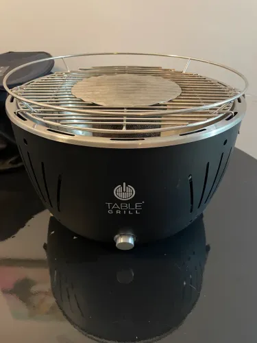 churrasqueira portátil a carvão table grill preta