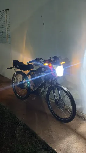 Vendo bike motorizada com farol e setas funcionando com freio no pé em boas condições